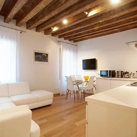The Lion'S House Apt2 Venedig Zimmer foto